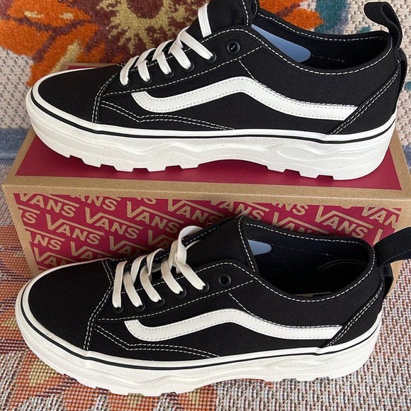 Vans Men’s Sentry Old Skool (Canvas) Black/Marshmallow
VN0A5KR3VQE
Sneakers - Picture 4 of 16